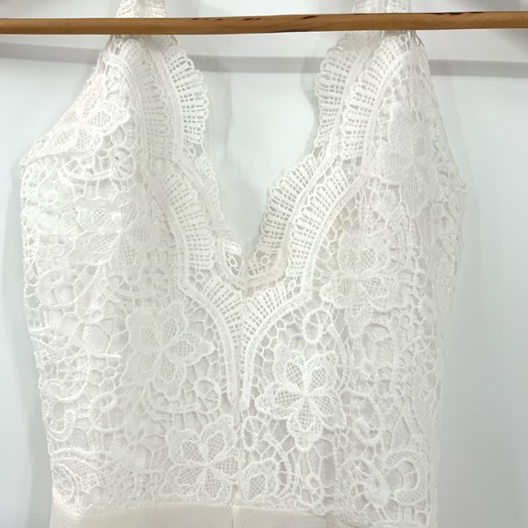 Floral and lace romper - Picture 3 of 7